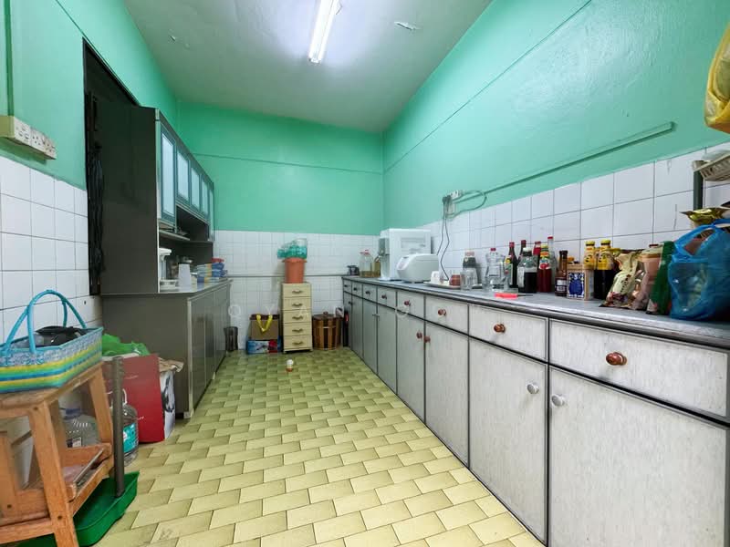 Terraced House for Rent in Island Glades (Jelutong) - Qyan Goh - Kitchen - PropertyGuru.com.my