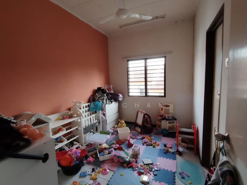 2-storey Terraced House for Sale in Taman Puncak Utama (Balakong) - May Chan - Bedroom - PropertyGuru.com.my