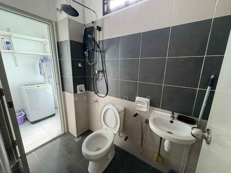 Rumah Teres 2 Tingkat untuk Dijual di Kampung Kempas Baru (Tampoi) - Niko Ong - Bathroom - PropertyGuru.com.my