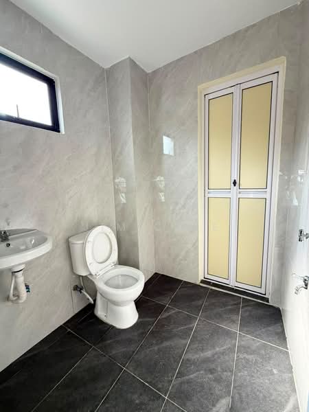 Rumah Teres 2 Tingkat untuk Dijual di Taman Skudai Baru (Skudai) - Jim Chee - Bathroom - PropertyGuru.com.my