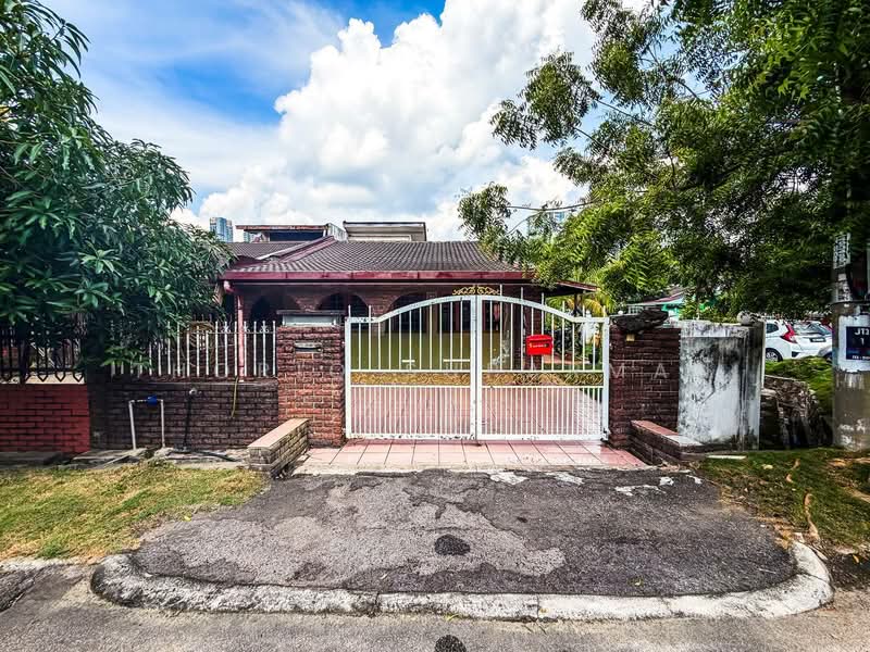 1-storey Terraced House for Sale in Taman Lucky (Bangsar) - Thoriq Suparman - Exterior - PropertyGuru.com.my