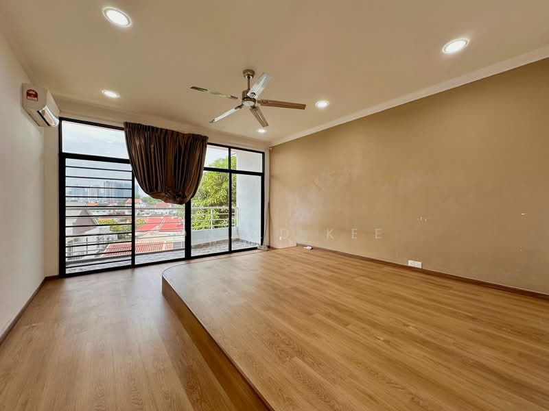 Semi-Detached House for Sale in Minden Heights (Gelugor) - Ronald Kee - Living Room - PropertyGuru.com.my