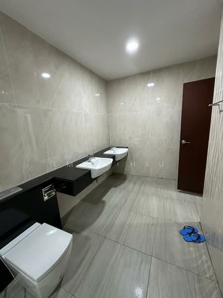 Servis Apartment untuk Disewa di Paragon Residences @ Straits View - Emily Hau - Bathroom - PropertyGuru.com.my