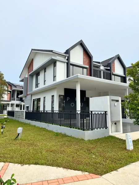 2-storey Terraced House for Sale in Shah Alam (Selangor) - Josephine Chou - Exterior - PropertyGuru.com.my
