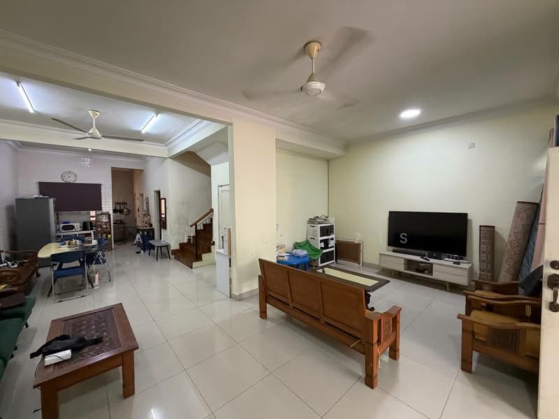 2-storey Terraced House for Sale in Taman Damansara Aliff (Tampoi) - ALHAFIZ AZIS - Living Room - PropertyGuru.com.my