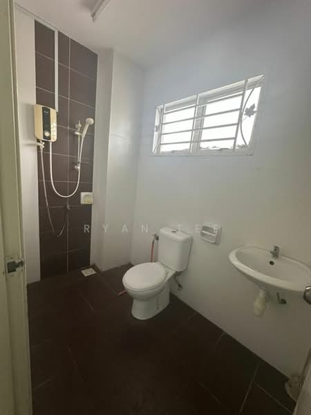 Semi-Detached House for Rent in Bandar Saujana Putra (Tanjong Duabelas) - Ryan Tee - Bathroom - PropertyGuru.com.my