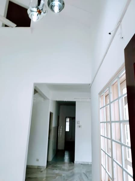 Rumah Teres 1.5 Tingkat untuk Disewa di Usj 11 (Subang Jaya) - Celia Tan - Corridor - PropertyGuru.com.my