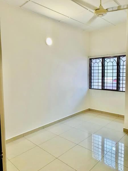 Rumah Teres 2 Tingkat untuk Disewa di Taman Putra Indah (Seri Kembangan) - Kow Tze Fui - Interior - PropertyGuru.com.my