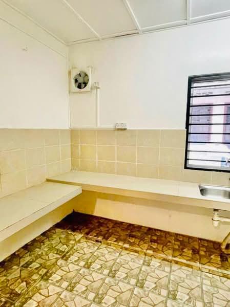 Rumah Teres 2 Tingkat untuk Disewa di Taman Putra Indah (Seri Kembangan) - Kow Tze Fui - Kitchen - PropertyGuru.com.my