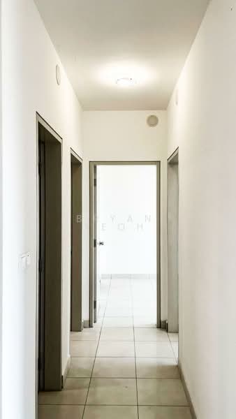 Pangsapuri untuk Disewa di Residensi Riamas - Bryan Yeoh - Corridor - PropertyGuru.com.my