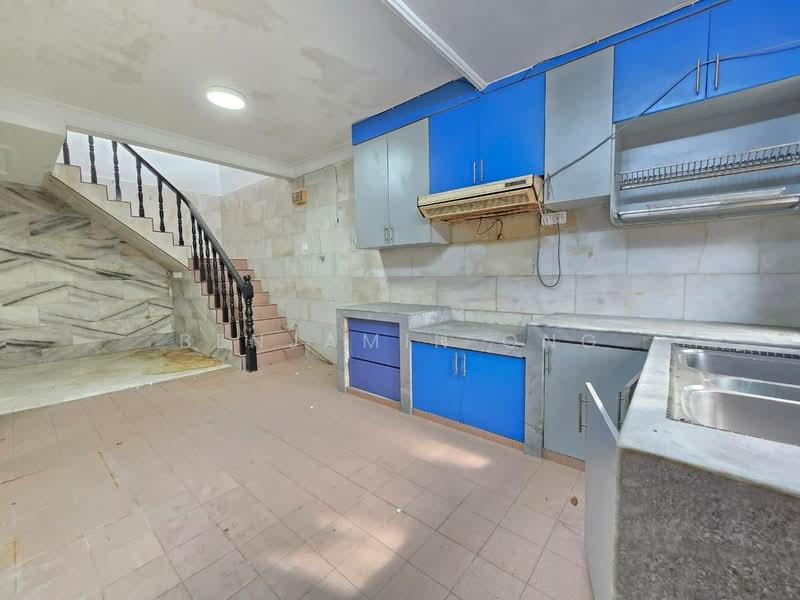 Rumah Teres untuk Dijual di Taman Johor Jaya (Johor Bahru) - Benjamin Ong - Kitchen - PropertyGuru.com.my