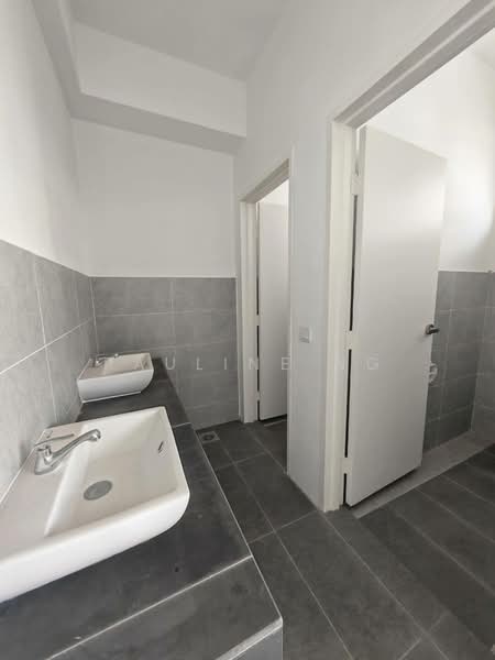 Shop for Sale in Johor Bahru (Johor) - Pauline Ng - Bathroom - PropertyGuru.com.my