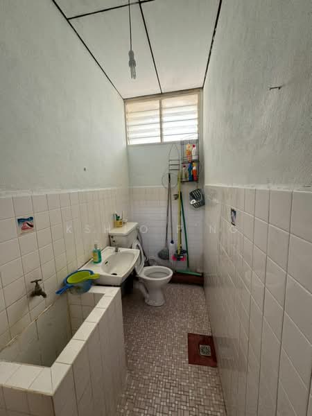 Rumah Teres 2 Tingkat untuk Dijual di Jelutong (Penang) - Kshio P'ng - Bathroom - PropertyGuru.com.my