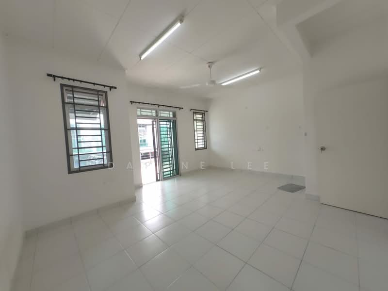 Rumah Teres 2 Tingkat untuk Disewa di Taman Mount Austin (Tebrau) - Daphne Lee - Living Room - PropertyGuru.com.my
