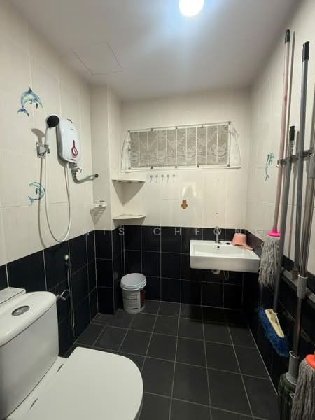 Pangsapuri untuk Disewa di Seri Puri - Yanis Cheong - Bathroom - PropertyGuru.com.my