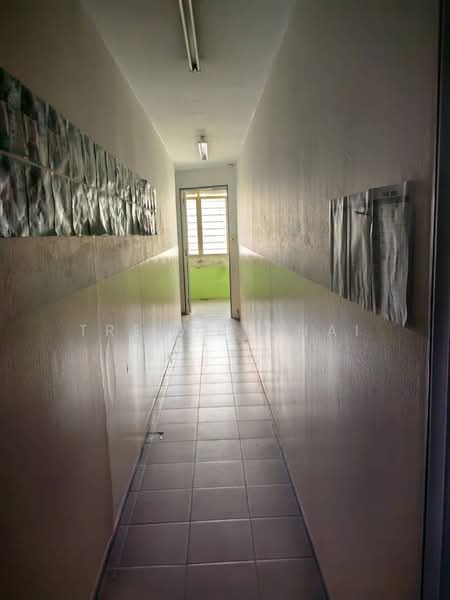 Shop / Office for Rent in Taman Sungai Besi Indah (Seri Kembangan) - Trevor Chai - Corridor - PropertyGuru.com.my