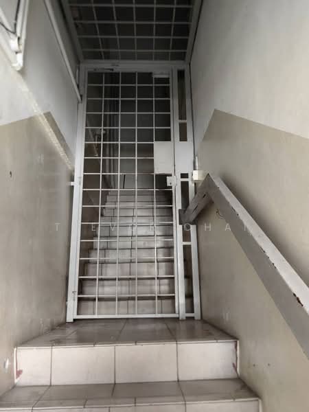 Shop / Office for Rent in Taman Sungai Besi Indah (Seri Kembangan) - Trevor Chai - Entrance - PropertyGuru.com.my