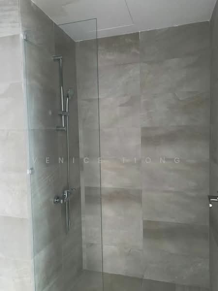 Servis Apartment untuk Disewa di Henna Residence @ The Quartz WM - Venice Tiong - Bathroom - PropertyGuru.com.my