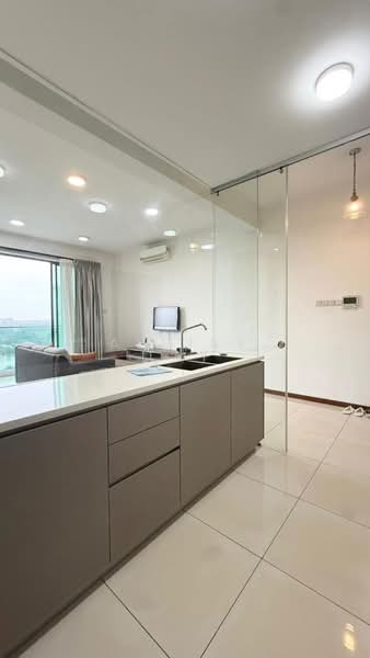 Servis Apartment untuk Dijual di Crescent Bay Suites (Teluk Bayu) - Alviss Tay - Living Room - PropertyGuru.com.my