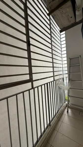 Servis Apartment untuk Dijual di Crescent Bay Suites (Teluk Bayu) - Alviss Tay - Balcony - PropertyGuru.com.my