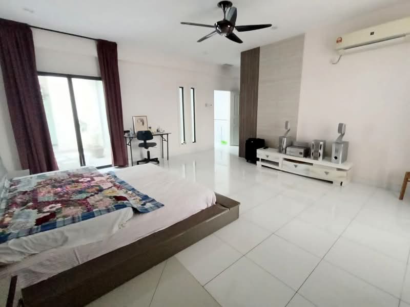 2-storey Terraced House for Sale in Taman Perling (Perling) - Calvin Lee - PropertyGuru.com.my