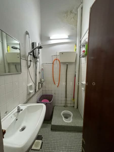 Rumah Teres 1 Tingkat untuk Dijual di Bandar Sri Damansara (Selangor) - Yanis Cheong - Bathroom - PropertyGuru.com.my