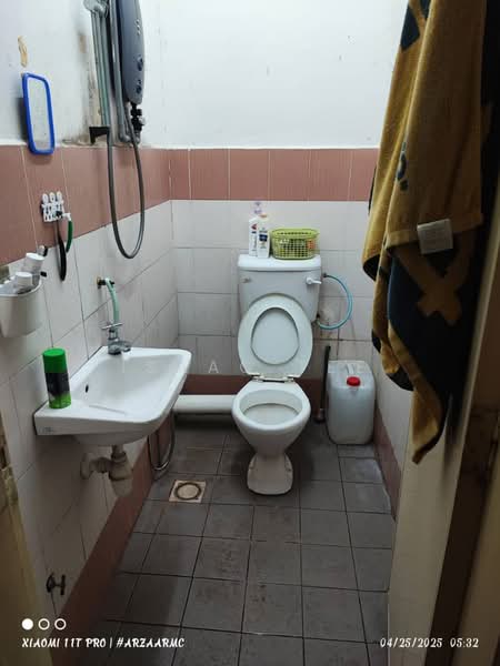 Pangsapuri untuk Dijual di Mentari Court - Isaac Tee - Bathroom - PropertyGuru.com.my
