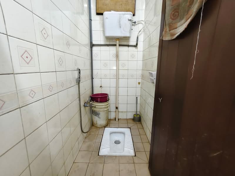 Terrace Factory for Sale in Taman Mount Austin (Tebrau) - Alviss Tay - Bathroom - PropertyGuru.com.my