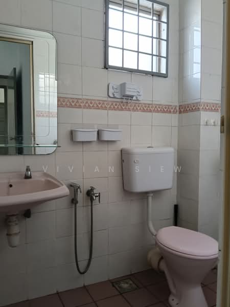 Rumah Teres 2 Tingkat untuk Disewa di TAMAN PUCHONG UTAMA (Puchong) - Vivian Siew - Bathroom - PropertyGuru.com.my