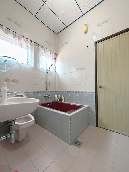 Rumah Berkembar untuk Dijual di Taman Pasir Puteh (Ipoh) - Gary Tang - Bathroom - PropertyGuru.com.my