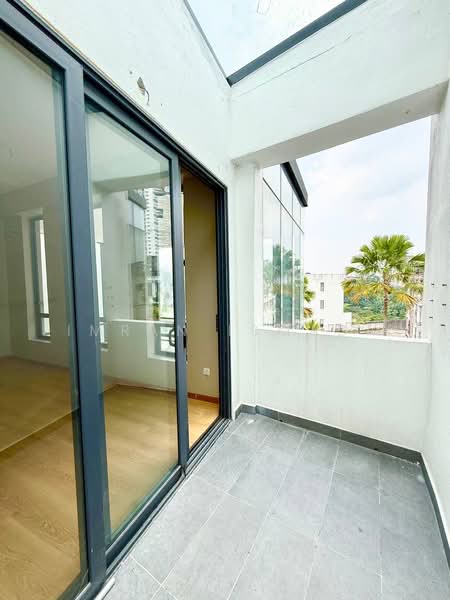 Rumah Teres 4 Tingkat untuk Dijual di Damansara Perdana (Selangor) - Imran Ismadi - Balcony - PropertyGuru.com.my