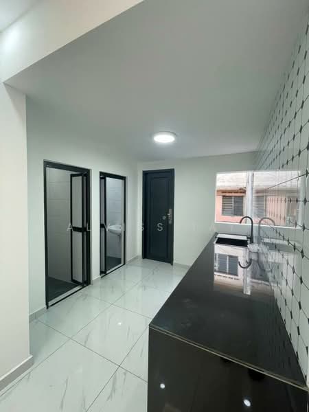 2-storey Terraced House for Sale in Bandar Baru Permas Jaya (Permas Jaya) - Alviss Tay - Kitchen - PropertyGuru.com.my
