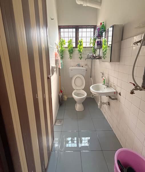 2-storey Terraced House for Sale in Taman Mayang (Petaling Jaya) - Lily Siow - Bathroom - PropertyGuru.com.my