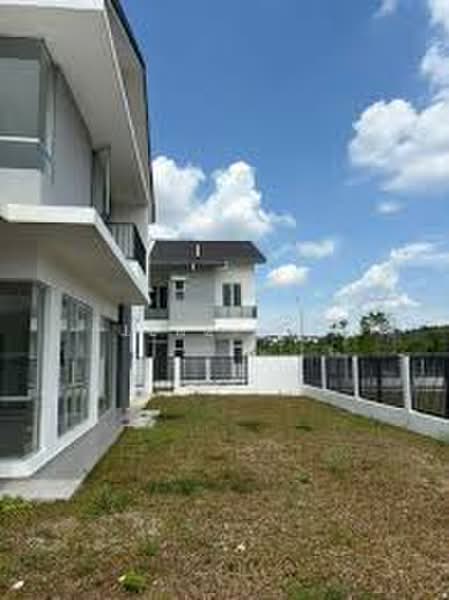 Rumah Berkembar untuk Dijual di Puchong (Selangor) - Lenz Tee - Exterior - PropertyGuru.com.my