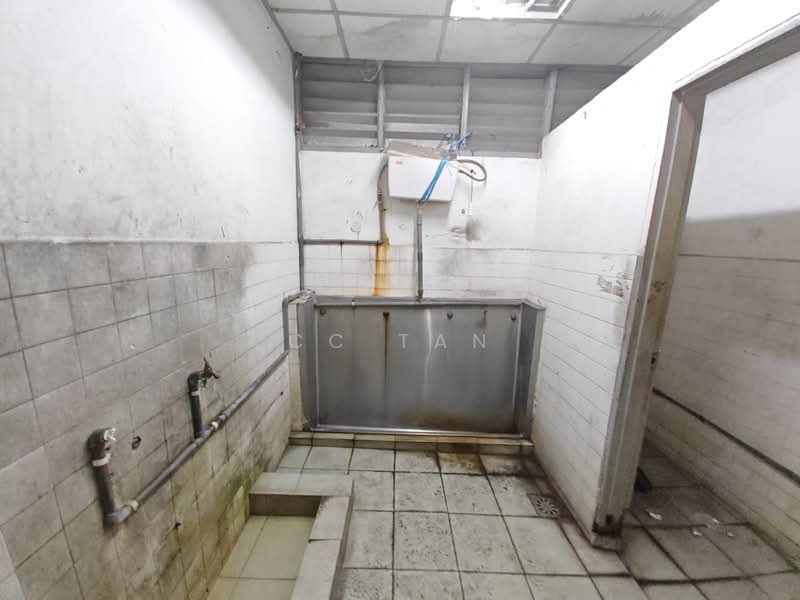 Terrace Factory for Sale in Austin (Johor Bahru) - CC Tan - Bathroom - PropertyGuru.com.my