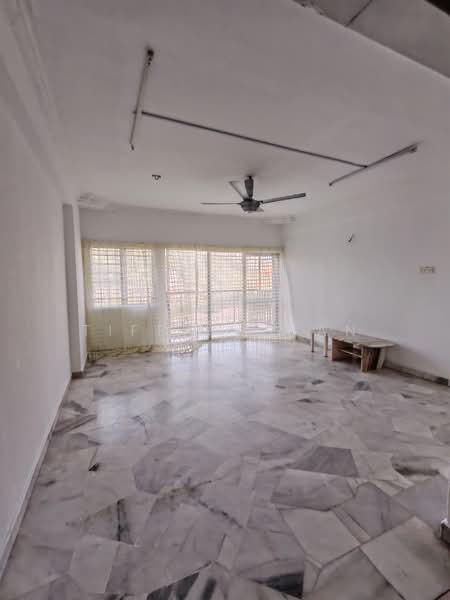 Kondominium untuk Disewa di Menara Alpha - Tiffany Tan - Living Room - PropertyGuru.com.my