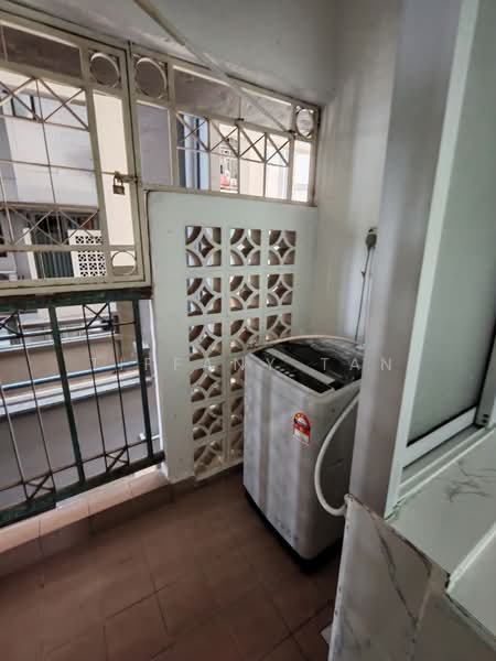 Kondominium untuk Disewa di Menara Alpha - Tiffany Tan - Balcony - PropertyGuru.com.my