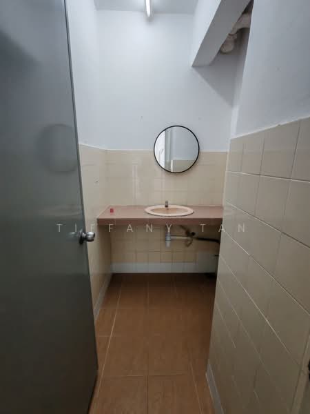 Kondominium untuk Disewa di Menara Alpha - Tiffany Tan - Bathroom - PropertyGuru.com.my