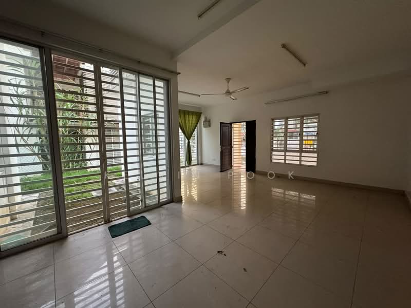 Rumah Teres 2 Tingkat untuk Dijual di Puncak Bestari (Puncak Alam) - Kelvin Pook - Living Room - PropertyGuru.com.my
