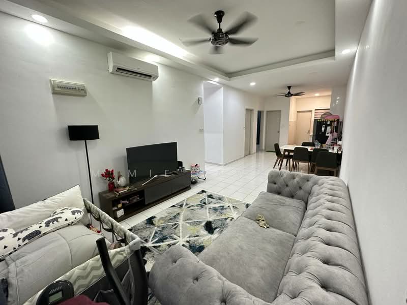 Townhouse for Sale in Bandar Tasik Kesuma (Beranang) - Mimie Nawawi - Living Room - PropertyGuru.com.my