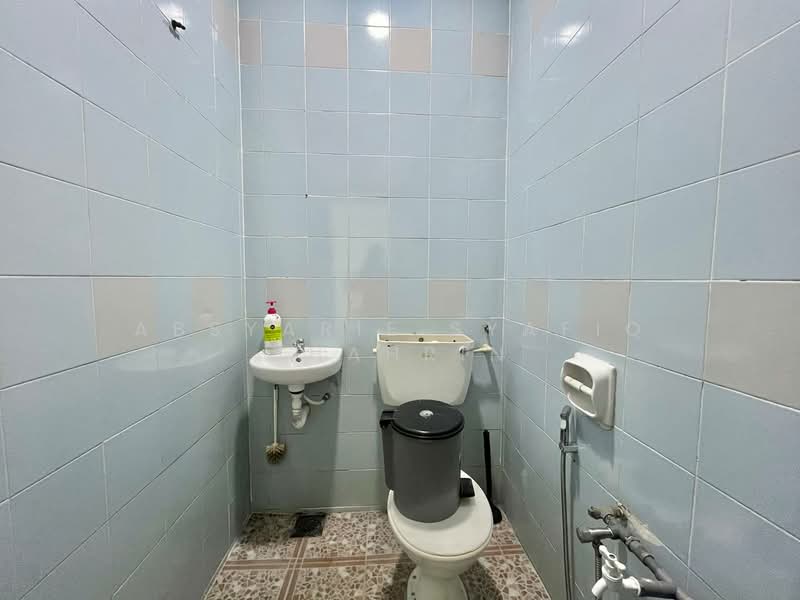 Shop / Office for Rent in Seksyen 24 (Shah Alam) - Absyarie Syafiq Shahrin - Bathroom - PropertyGuru.com.my