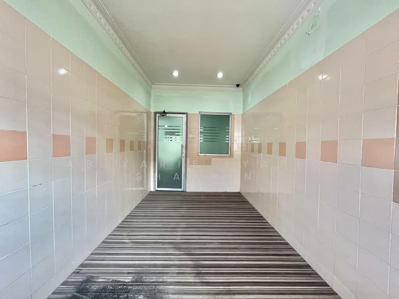 Shop / Office for Rent in Seksyen 24 (Shah Alam) - Absyarie Syafiq Shahrin - Corridor - PropertyGuru.com.my