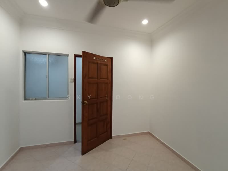Rumah Teres 1 Tingkat untuk Dijual di Kelana Jaya (Petaling Jaya) - Sky Loong - Bedroom - PropertyGuru.com.my
