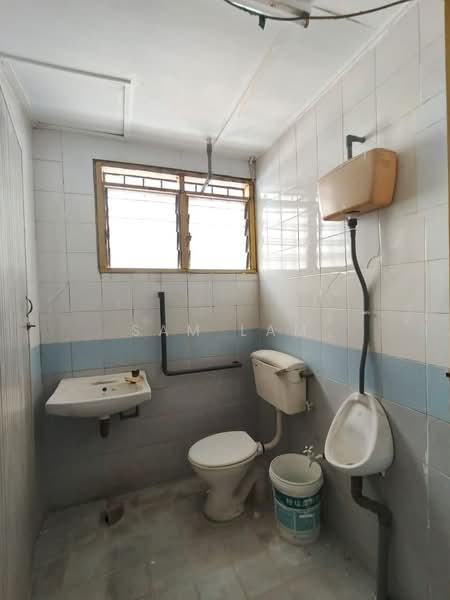 Shop for Sale in Bandar Lahat Baru (Lahat) - Sam Lam - Bathroom - PropertyGuru.com.my