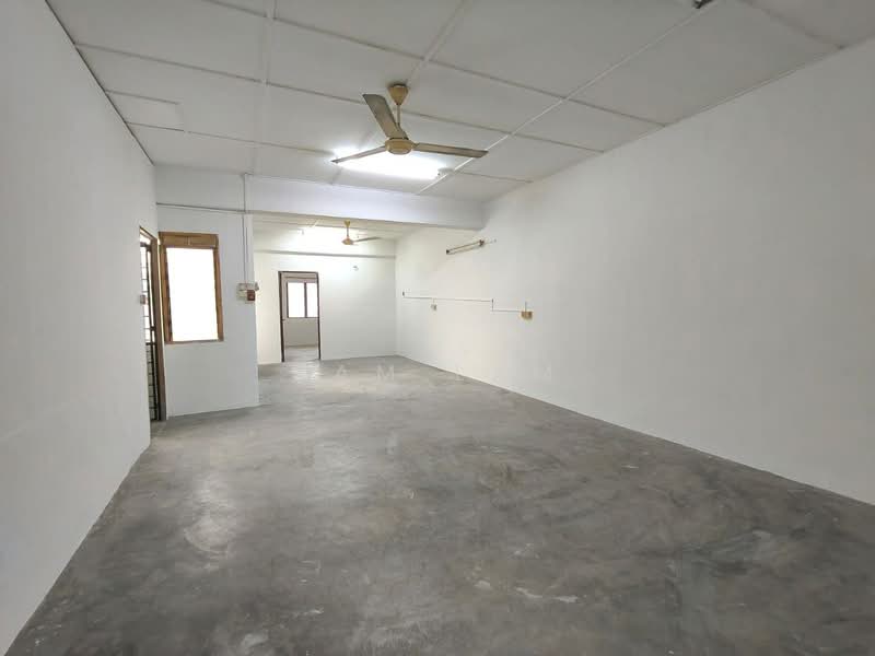 Shop for Sale in Bandar Lahat Baru (Lahat) - Sam Lam - Interior - PropertyGuru.com.my