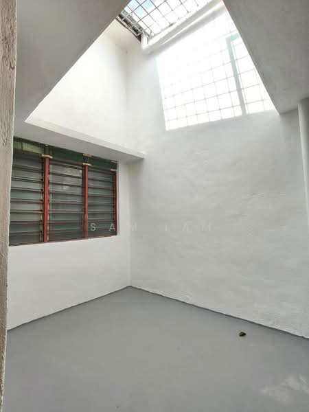 Shop for Sale in Bandar Lahat Baru (Lahat) - Sam Lam - Interior - PropertyGuru.com.my