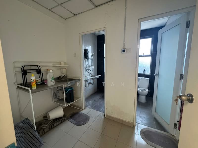 Semi-D Factory for Rent in Taman Desa Cemerlang (Ulu Tiram) - Sky Tan - Bathroom - PropertyGuru.com.my