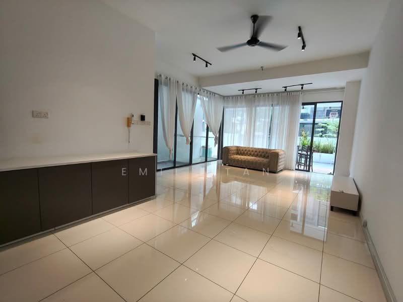 Rumah Teres 3.5 Tingkat untuk Disewa di Damansara Perdana (Selangor) - Emily Tan - Living Room - PropertyGuru.com.my
