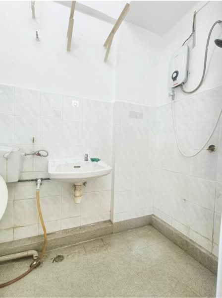 Rumah Flat untuk Disewa di Farlim 4 - Jason Ewe - Bathroom - PropertyGuru.com.my