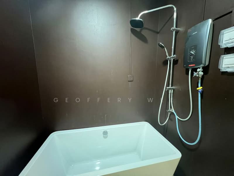 Servis Apartment untuk Dijual di Bali Residences - Geoffery Wee - Bathroom - PropertyGuru.com.my